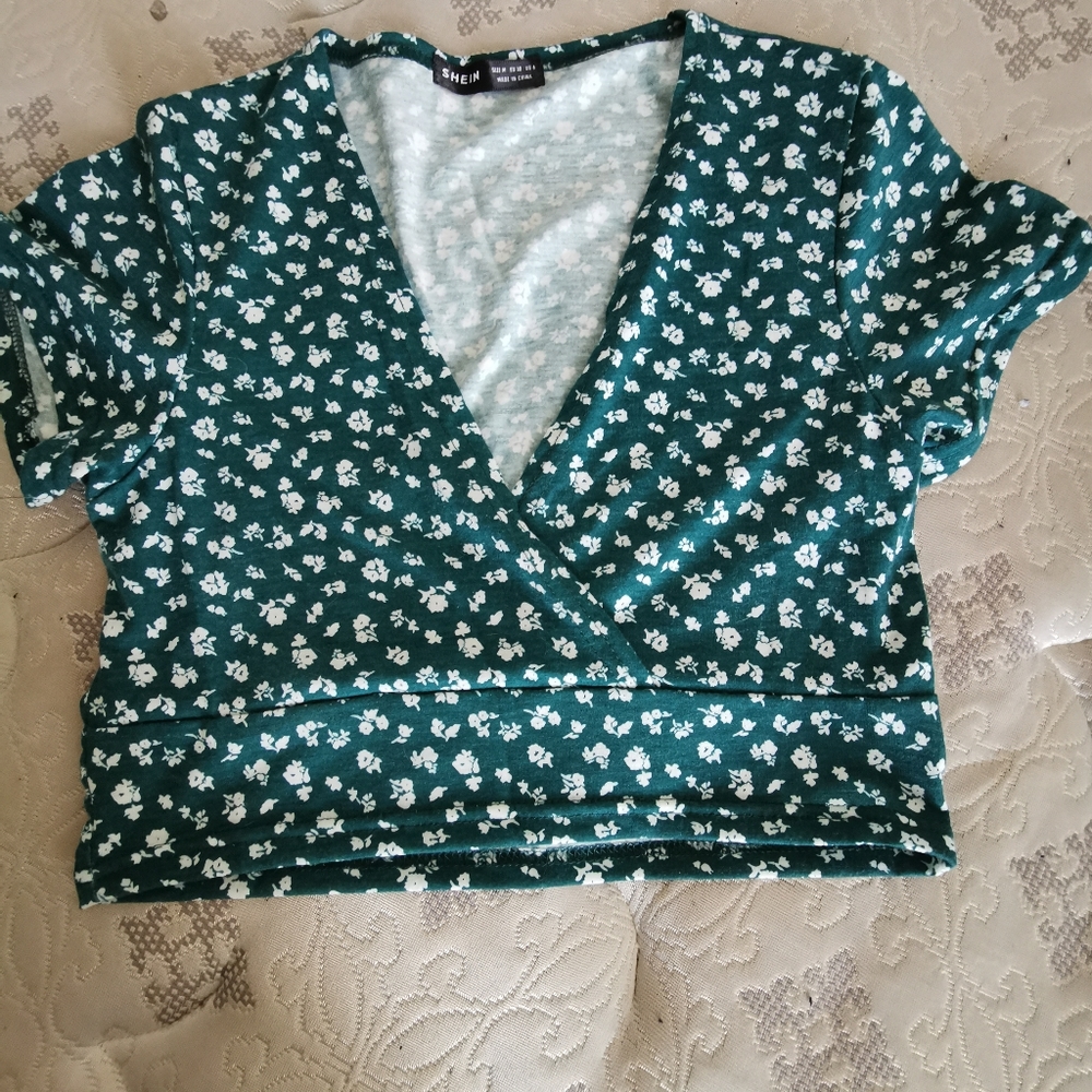 Shein crop tee